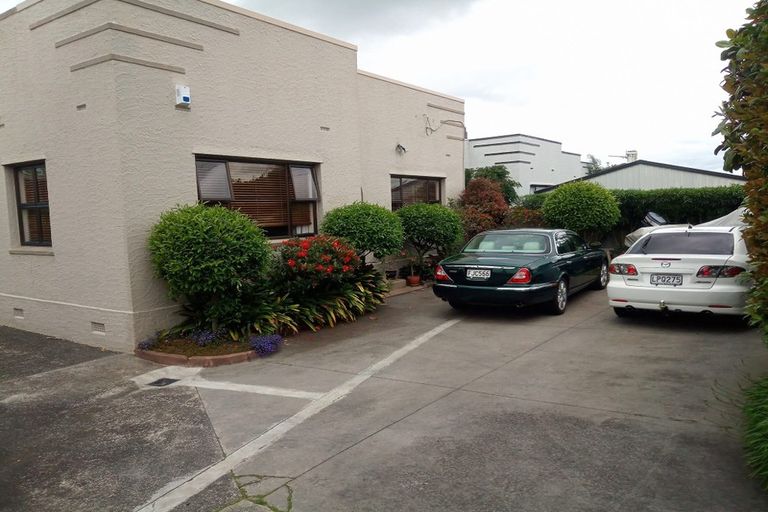 Photo of property in 77 Harris Street, Pukekohe, 2120