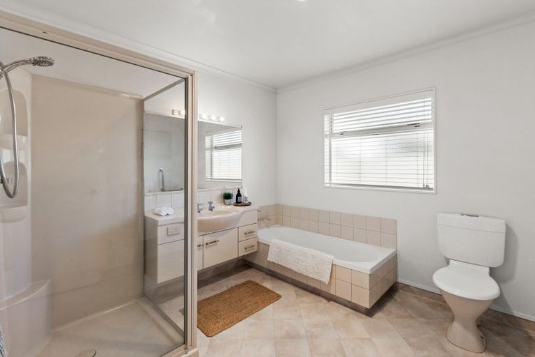 Photo of property in 7 Forbury Way, Taradale, Napier, 4112
