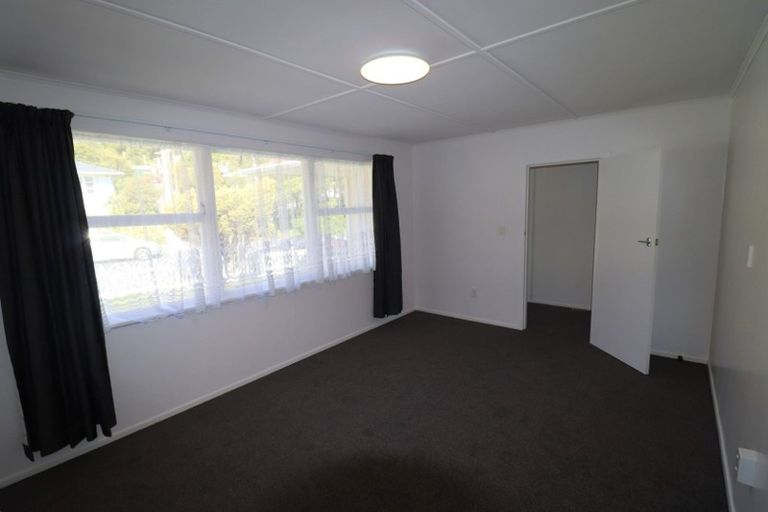 Photo of property in 32 Montreal Grove, Kingston, Wellington, 6021
