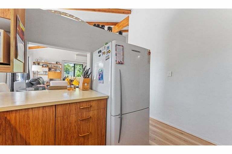 Photo of property in 2/74 Cockayne Crescent, Sunnynook, Auckland, 0620