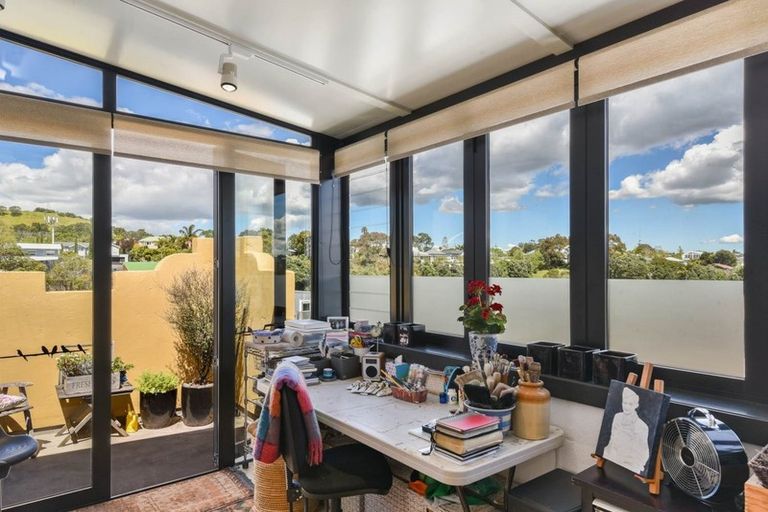 Photo of property in 2/25a Lake Road, Devonport, Auckland, 0624