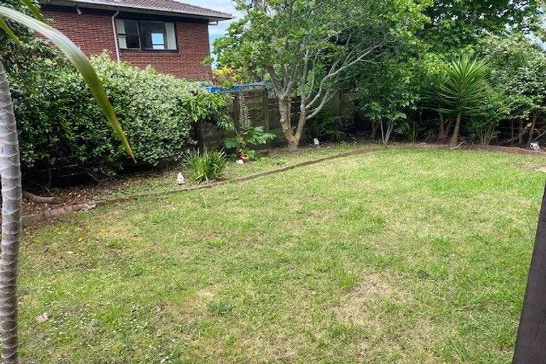 Photo of property in 2/12 Bradbury Road, Botany Downs, Auckland, 2010
