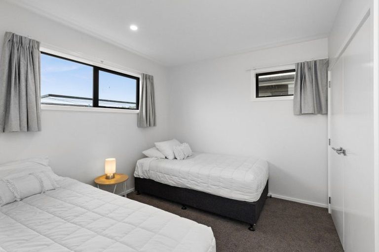 Photo of property in 23 Cassin Place, Taradale, 4112