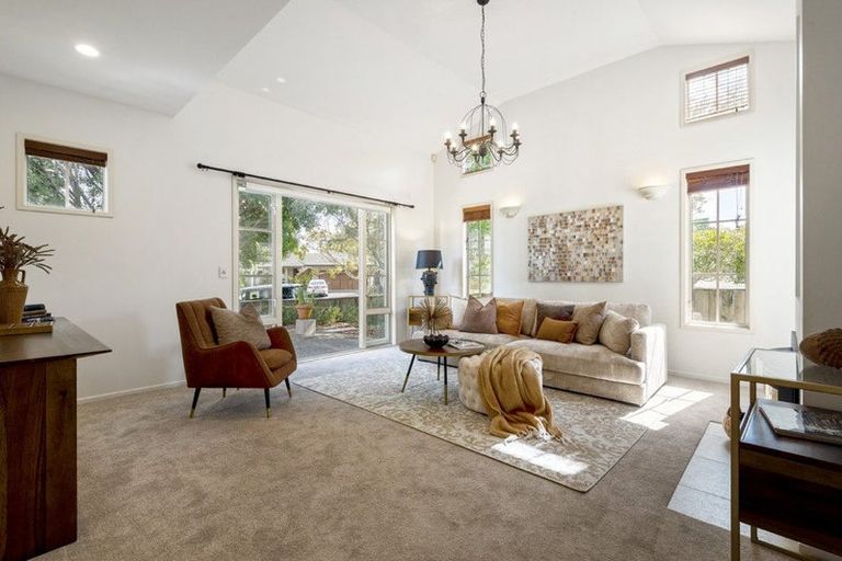 Photo of property in 1 Scarlet Oak Drive, Schnapper Rock, Auckland, 0632