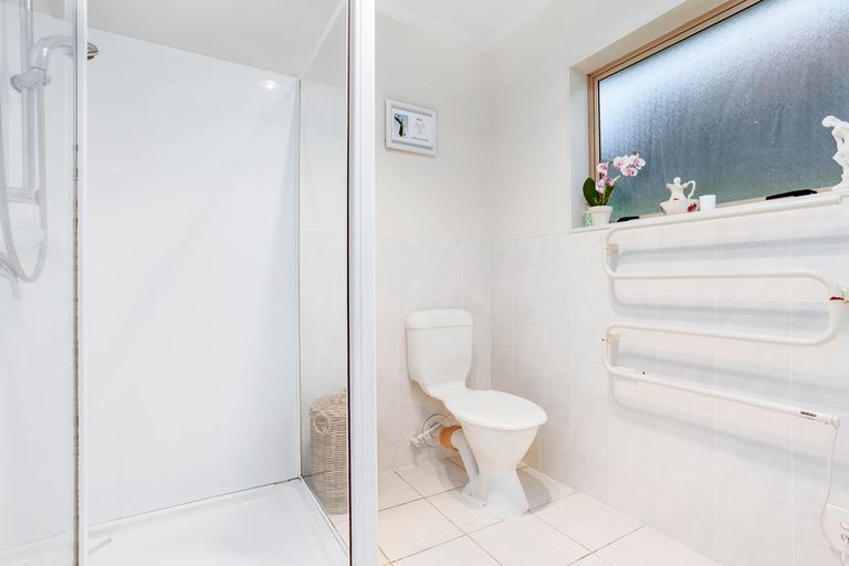 Photo of property in 1 Shah Place, Glen Eden, Auckland, 0602