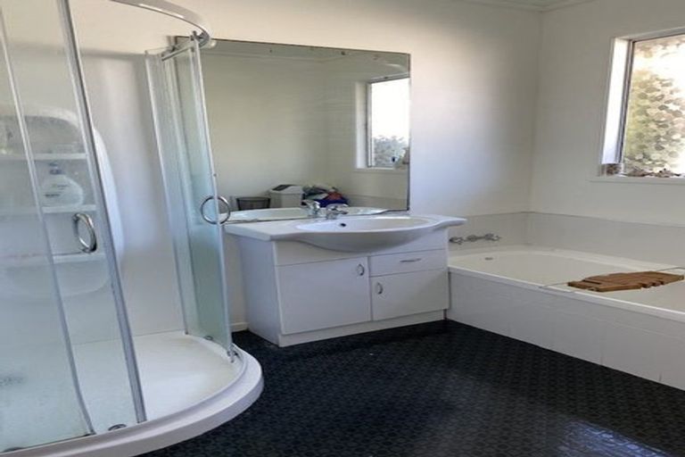 Photo of property in 1/16 Stanley Road, Glenfield, Auckland, 0629