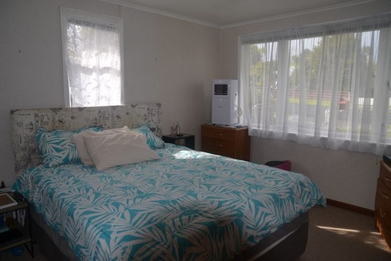 Photo of property in 13 Newington Road, Henderson, Auckland, 0612