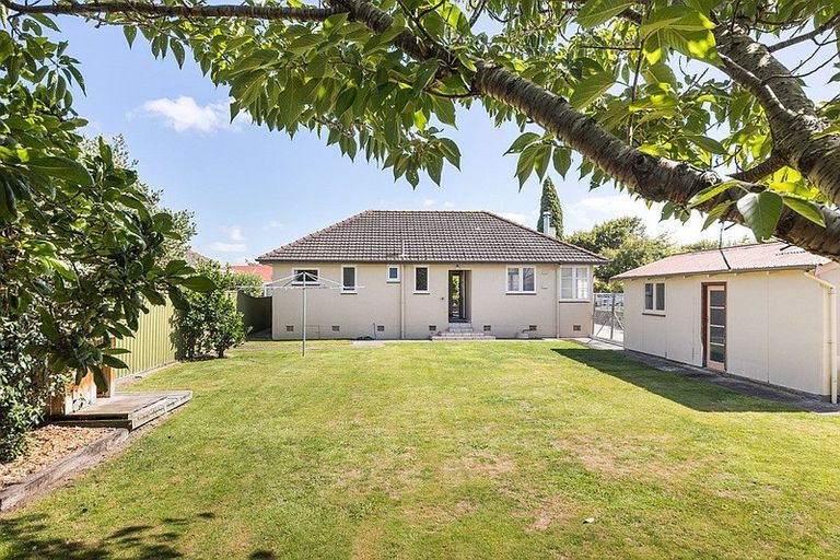 Photo of property in 20 Milton Street, Roslyn, Palmerston North, 4414