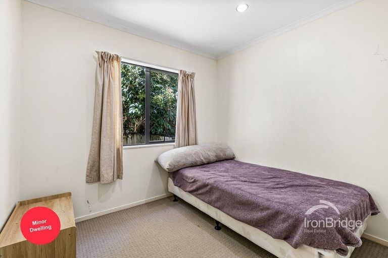 Photo of property in 71 Kemp Road, Massey, Auckland, 0614