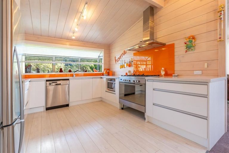 Photo of property in 14 Highwood Grove, Torbay, Auckland, 0630