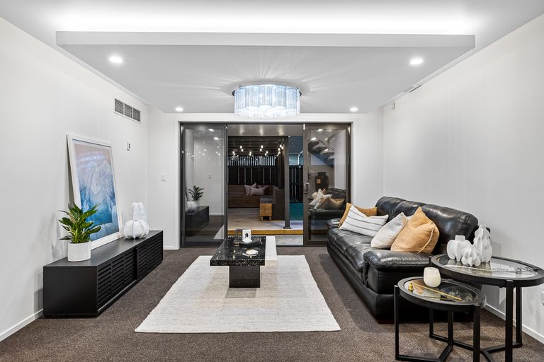 Photo of property in 14 Sir Lincoln Drive, Kumeu, 0810