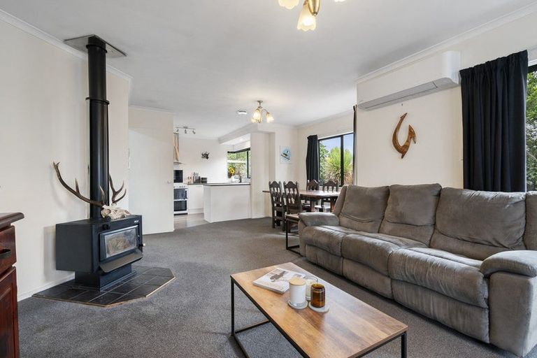 Photo of property in 71 Hillcrest Drive, Kelvin Grove, Palmerston North, 4414