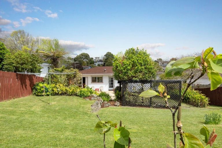 Photo of property in 15 Longreach Drive, Sunnyvale, Auckland, 0612