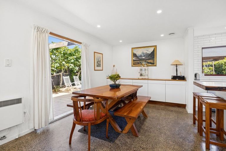 Photo of property in 8a Wicklow Road, Narrow Neck, Auckland, 0622