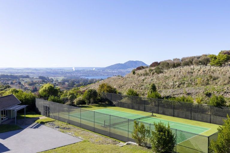 Photo of property in 5 Grandview Lane, Acacia Bay, 3385