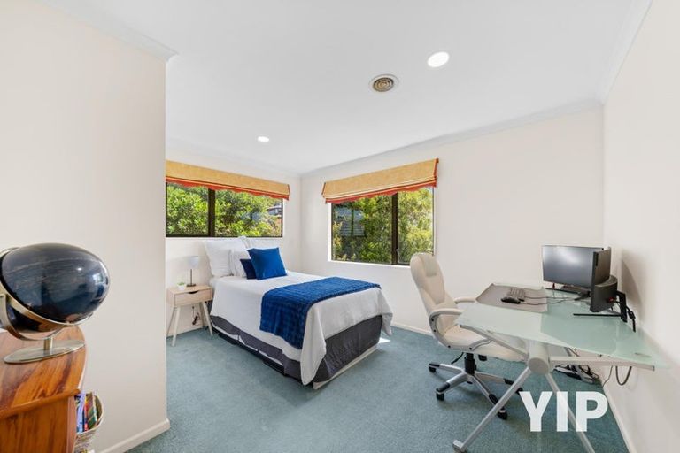 Photo of property in 6 Derry Hill, Churton Park, Wellington, 6037