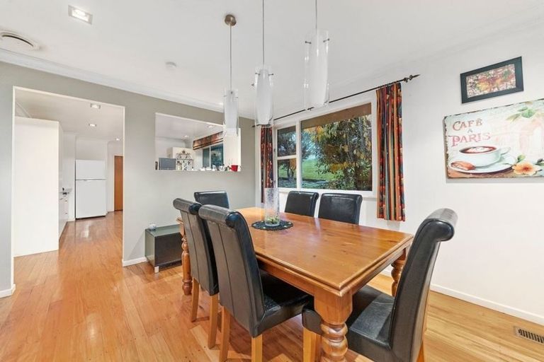 Photo of property in 15 Lane Crescent, Tawa, Wellington, 5028