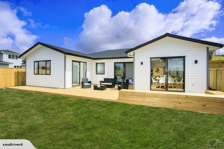 Photo of property in 18 Surf View Crescent, Red Beach, 0932