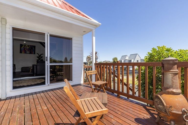 Photo of property in 2 Bermuda Grove, Paraparaumu Beach, Paraparaumu, 5032