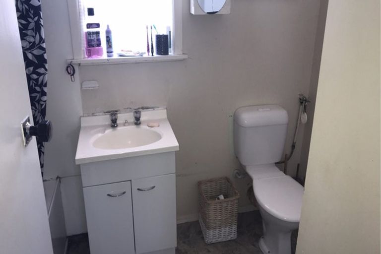 Photo of property in 27 Opaheke Road, Papakura, 2110