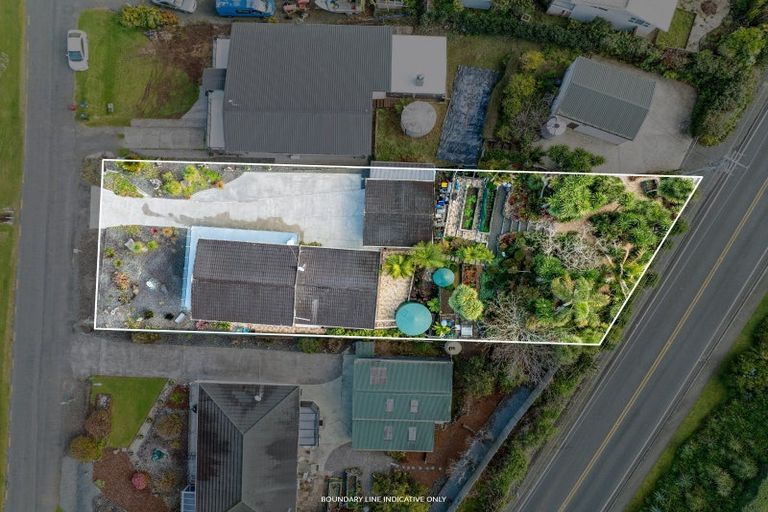 Photo of property in 6 Waikaraka Beach Road, Tamaterau, Whangarei, 0174