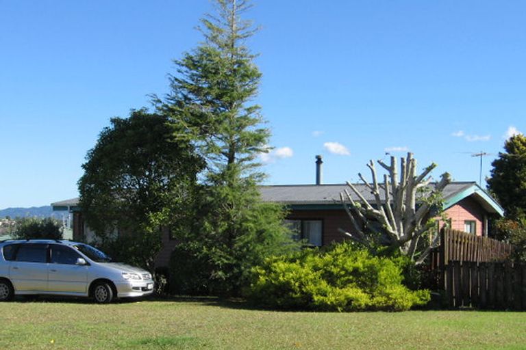 Photo of property in 14 Edgware Road, West Harbour, Auckland, 0618