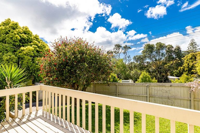 Photo of property in 21 South Lynn Road, Titirangi, Auckland, 0604