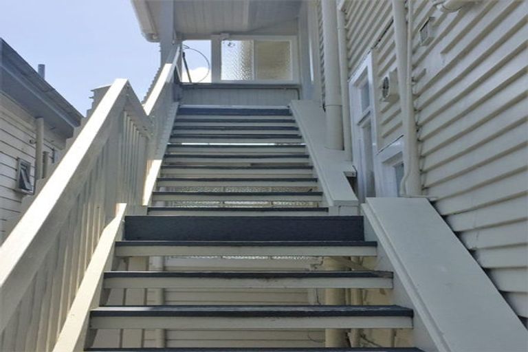 Photo of property in 17 Hankey Street, Mount Cook, Wellington, 6011