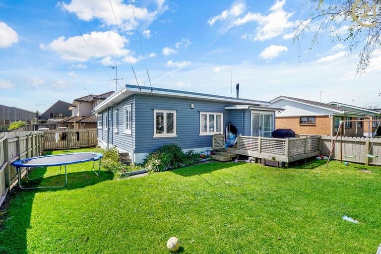 Photo of property in 1/1 Margaret Street, Papakura, 2110