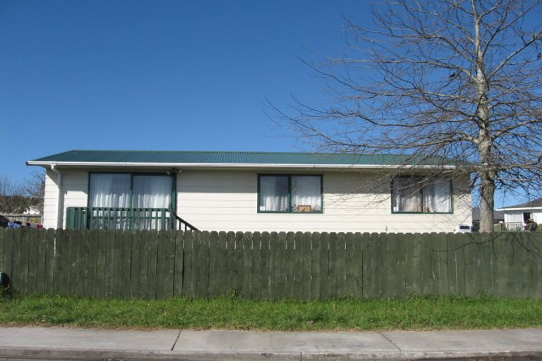 Photo of property in 2a Jack Farrell Place, Papakura, 2110