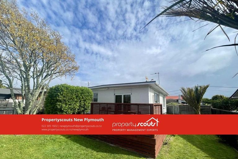 Photo of property in 16 Mangorei Road, Strandon, New Plymouth, 4312