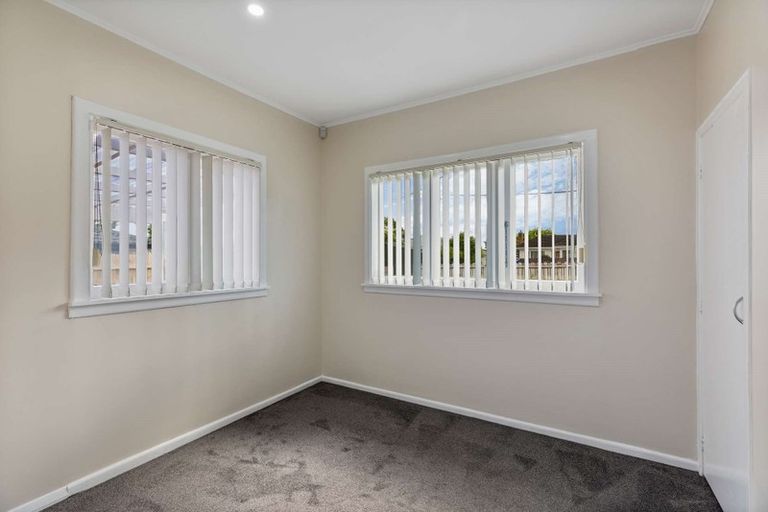 Photo of property in 73 Kenderdine Road, Papatoetoe, Auckland, 2025