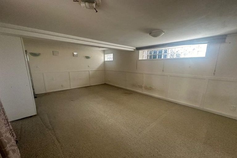 Photo of property in 8 Celsmere Lane, Te Atatu Peninsula, Auckland, 0610
