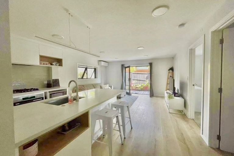 Photo of property in 24a Lyons Avenue, Murrays Bay, Auckland, 0630