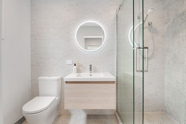 Photo of property in 10 Pohutukawa Avenue, Red Beach, 0932