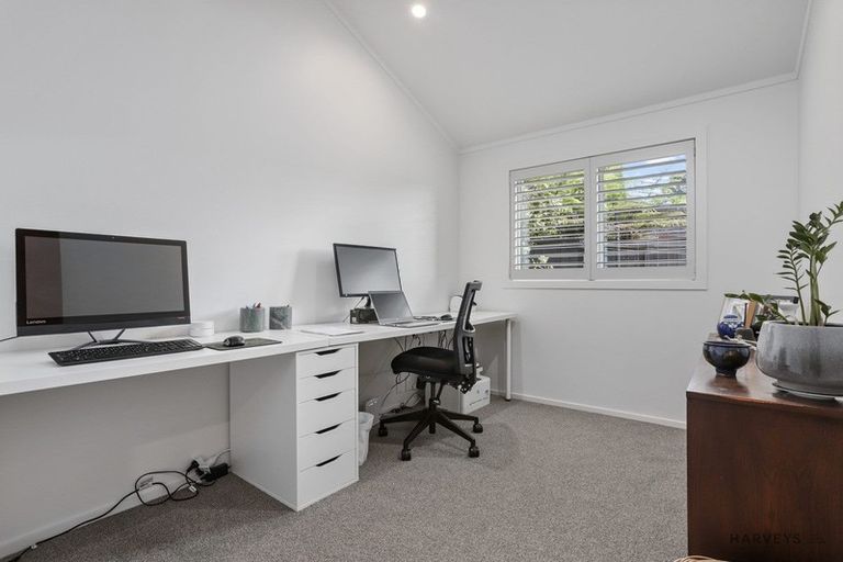 Photo of property in 32 Chamari Close, Titirangi, Auckland, 0604