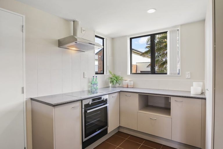 Photo of property in 16 Secoia Crescent, Mangere, Auckland, 2022