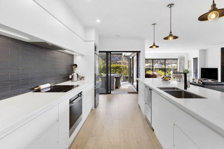 Photo of property in 15 Kingfisher Crescent, Albert Town, Wanaka, 9305
