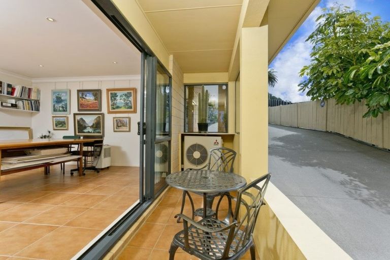 Photo of property in 1a Lake Road, Northcote, Auckland, 0627