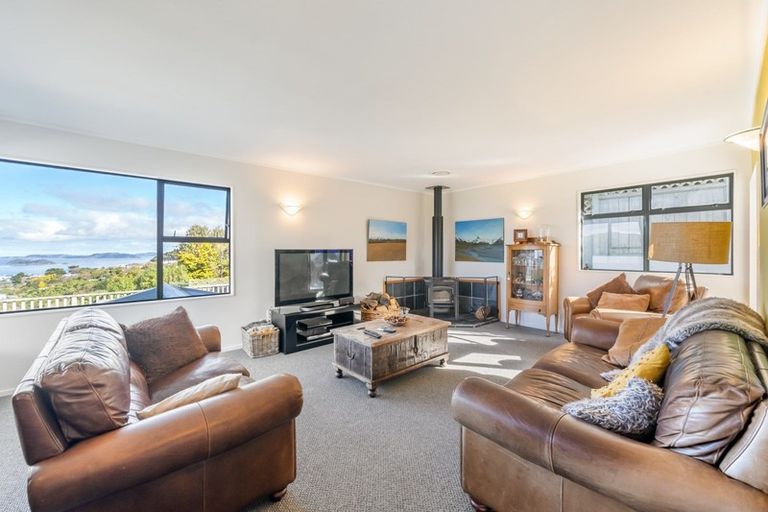 Photo of property in 117 Normandale Road, Normandale, Lower Hutt, 5010