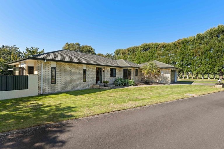 Photo of property in 2 Iwanui Close, Waitara, 4320