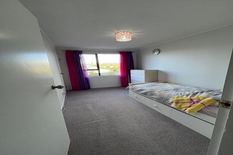 Photo of property in 11 Te Kiteroa Grove, Churton Park, Wellington, 6037