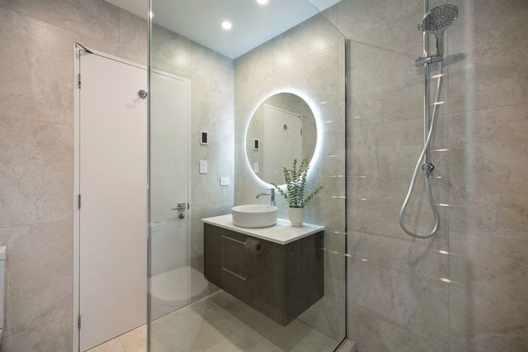 Photo of property in 1 Goldleaf Hill, Queenstown, 9300