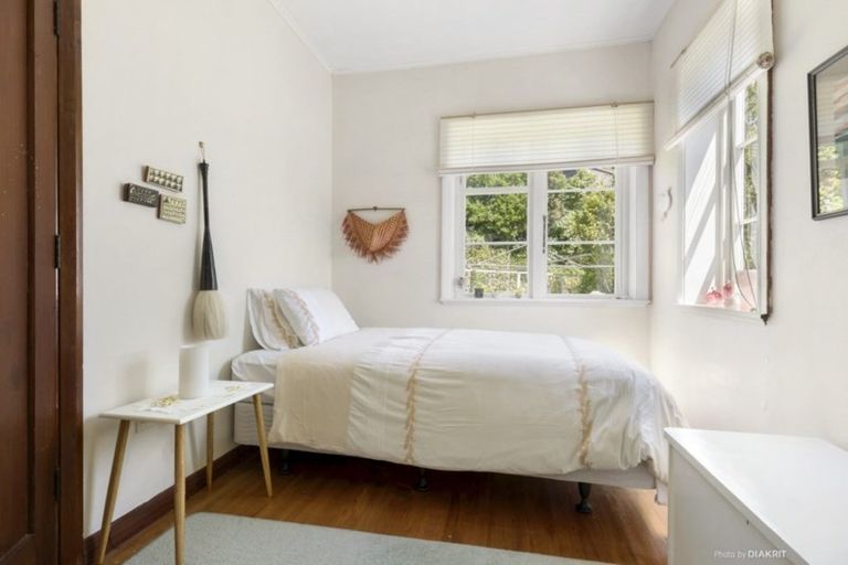 Photo of property in 9 Kaihuia Terrace, Northland, Wellington, 6012