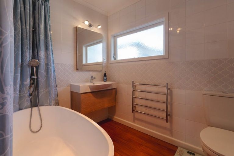 Photo of property in 52 Parker Avenue, New Lynn, Auckland, 0600