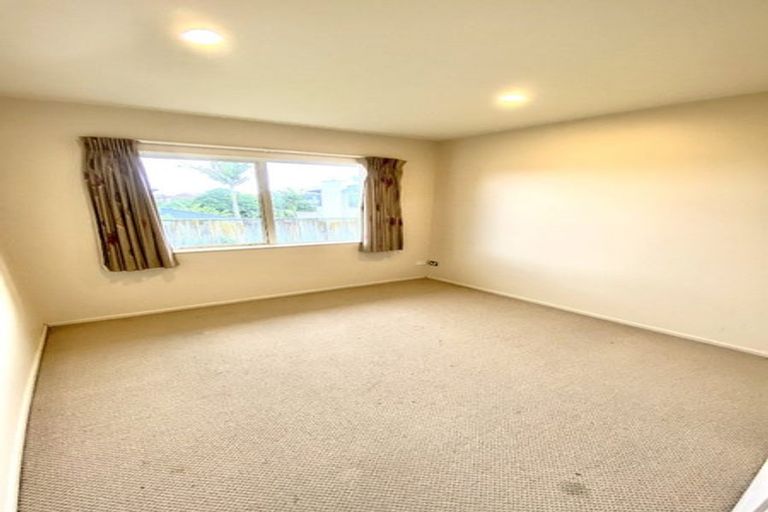 Photo of property in 7 Kawai Rise, Te Atatu Peninsula, Auckland, 0610