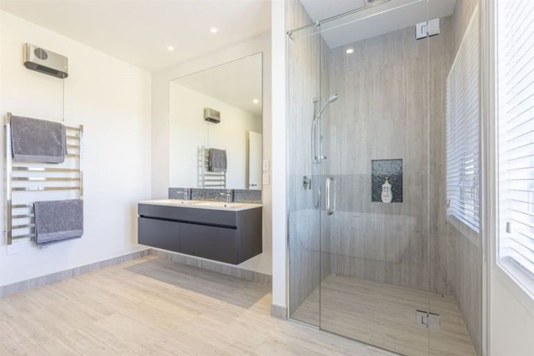 Photo of property in 33 Hartwell Drive, Kelvin Grove, Palmerston North, 4470