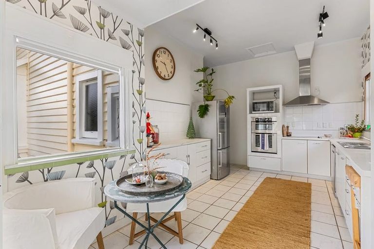 Photo of property in 16 Upland Road, Kelburn, Wellington, 6012