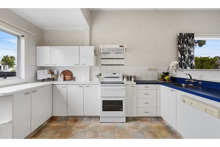 Photo of property in 13 Dampier Street, Woolston, Christchurch, 8023