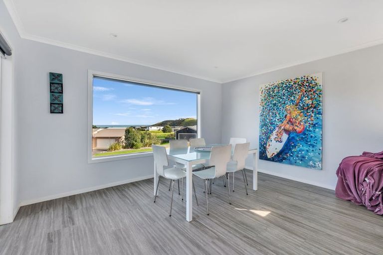 Photo of property in 4 Tua Tua Place, Baylys Beach, 0377